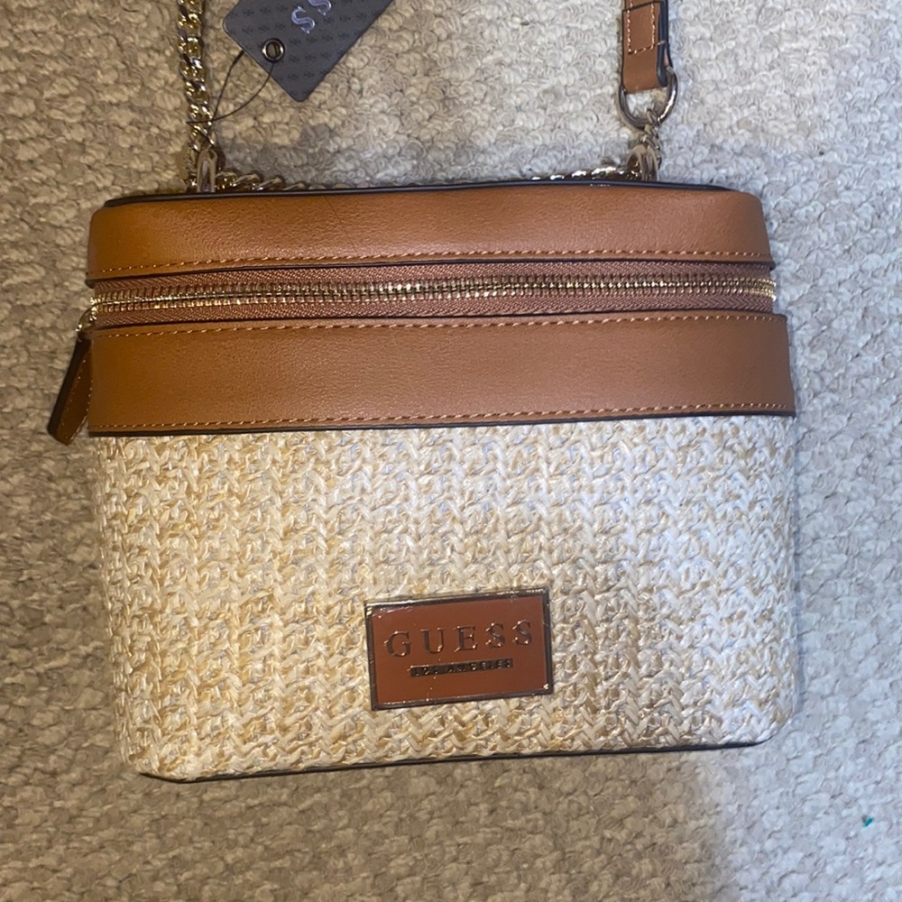 Cute Brand new Guess straw picnic purse